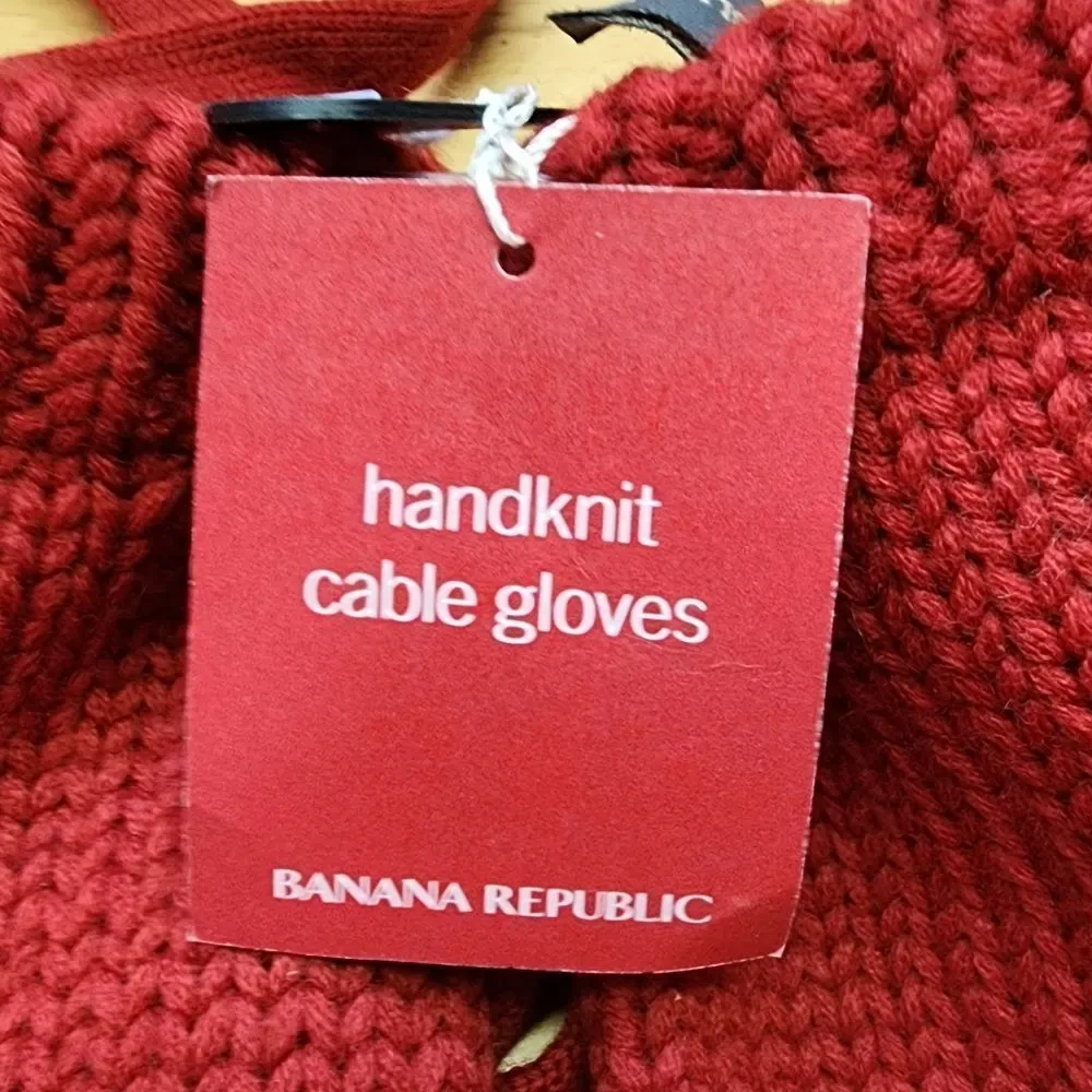 Banana Republic Handknit Wool Cable Mitten Gloven Red NWT
